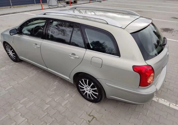 Toyota Avensis cena 15900 przebieg: 220000, rok produkcji 2005 z Góra małe 154